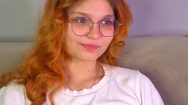 Snapshot of BellaMarebelle chatting on September 2025 04:18:01 AM BellaMarebelle online show from September 2025 04:18:01 AM