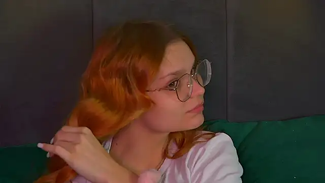 Snapshot of BellaMarebelle chatting on October 2025 04:25:02 AM BellaMarebelle online show from October 2025 04:25:02 AM