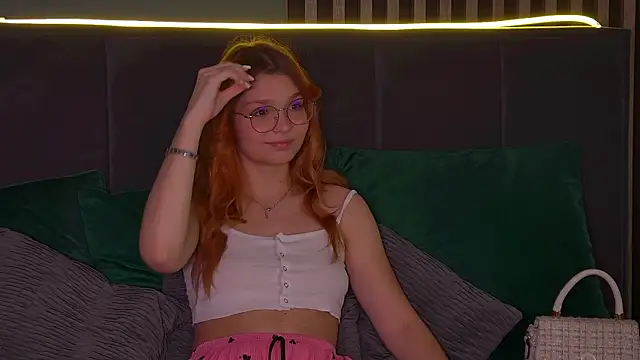 Snapshot of BellaMarebelle chatting on September 2025 04:06:01 AM BellaMarebelle online show from September 2025 04:06:01 AM