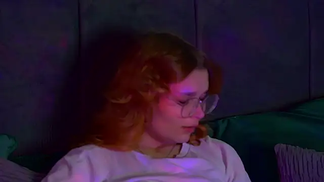 Snapshot of BellaMarebelle chatting on October 2025 04:24:02 AM BellaMarebelle online show from October 2025 04:24:02 AM