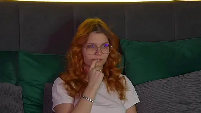 Snapshot of BellaMarebelle chatting on September 2025 04:29:02 AM BellaMarebelle online show from September 2025 04:29:02 AM