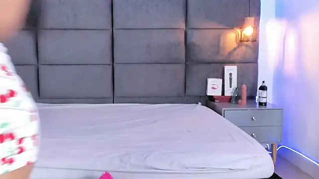 Slenna Moon online show from September 2025 03:18:01 AM