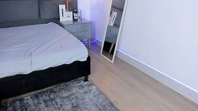 Slenna Moon online show from October 2025 03:15:02 AM