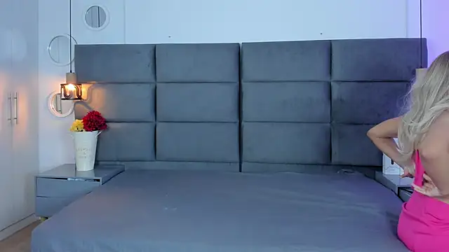 Slenna Moon online show from November 2025 03:10:02 AM