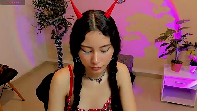 Krysten Riter online show from December 2025 01:47:02 PM