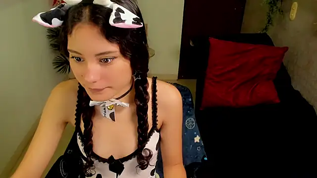 Snapshot of Krysten_Riter chatting on October 2025 02:39:01 PM Krysten Riter online show from October 2025 02:39:01 PM