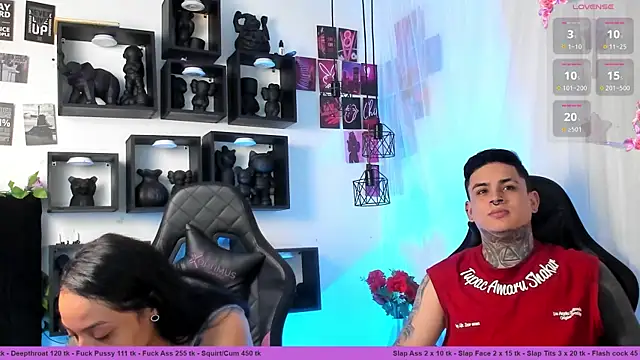 Sarahandzack online show from November 2025 05:06:02 PM