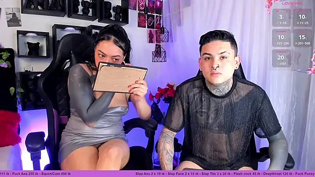 Sarahandzack online show from November 2025 06:02:02 PM