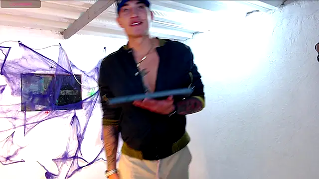 Snapshot of Samms777exotic chatting on October 2025 12:52:02 AM Samms777exotic online show from October 2025 12:52:02 AM