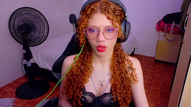 Snapshot of Birdie_0 chatting on October 2025 01:56:01 PM Birdie 0 online show from October 2025 01:56:01 PM