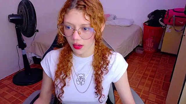 Snapshot of Birdie_0 chatting on September 2025 01:46:01 PM Birdie 0 online show from September 2025 01:46:01 PM