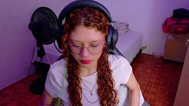 Snapshot of Birdie_0 chatting on October 2025 01:10:01 PM Birdie 0 online show from October 2025 01:10:01 PM