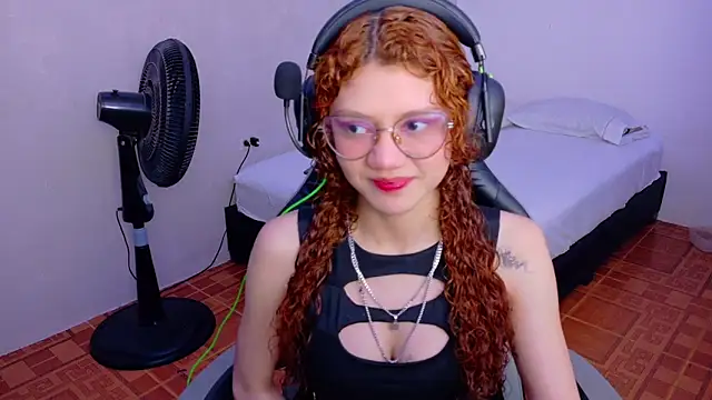 Snapshot of Birdie_0 chatting on September 2025 01:31:02 PM Birdie 0 online show from September 2025 01:31:02 PM