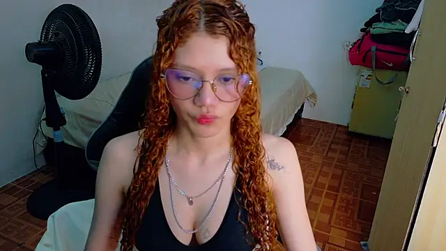 Snapshot of Birdie_0 chatting on October 2025 01:56:02 PM Birdie 0 online show from October 2025 01:56:02 PM