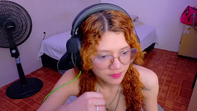 Snapshot of Birdie_0 chatting on September 2025 01:17:01 PM Birdie 0 online show from September 2025 01:17:01 PM