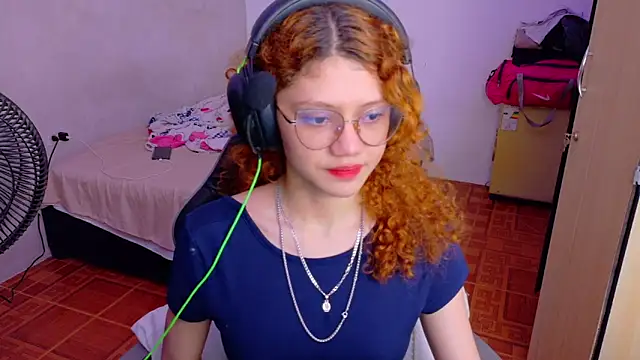 Snapshot of Birdie_0 chatting on October 2025 03:37:02 PM Birdie 0 online show from October 2025 03:37:02 PM