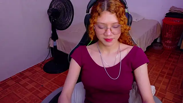 Snapshot of Birdie_0 chatting on September 2025 01:51:01 PM Birdie 0 online show from September 2025 01:51:01 PM