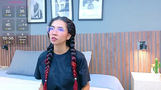 luna roja25 online show from September 2025 01:33:01 PM