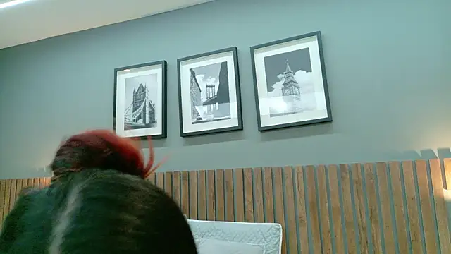 luna roja25 online show from November 2025 01:45:01 PM