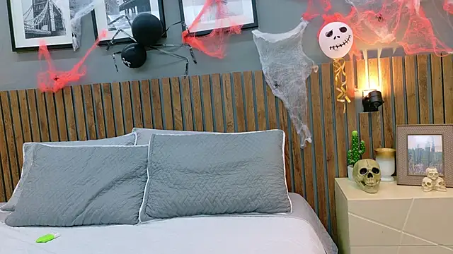 luna roja25 online show from October 2025 02:27:02 PM