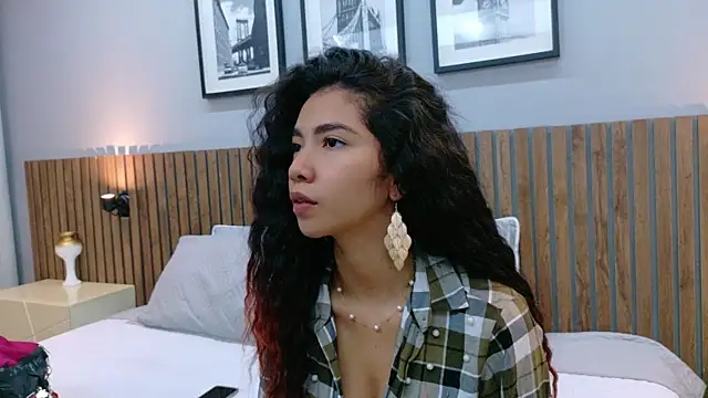 luna roja25 online show from November 2025 01:22:02 PM