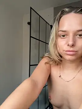 KayleeBella online show from March 2026 04:59:01 PM