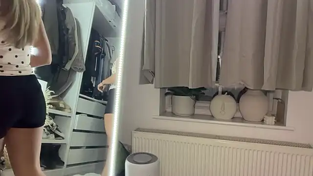 Snapshot of KayleeBella chatting on October 2025 05:53:02 PM KayleeBella online show from October 2025 05:53:02 PM