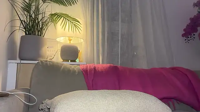 Snapshot of KayleeBella chatting on September 2025 08:43:01 PM KayleeBella online show from September 2025 08:43:01 PM