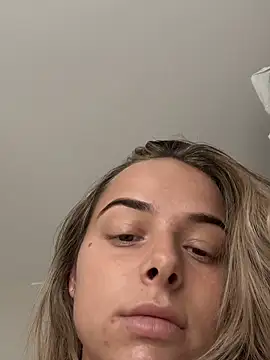 Snapshot of KayleeBella chatting on October 2025 09:44:01 AM KayleeBella online show from October 2025 09:44:01 AM