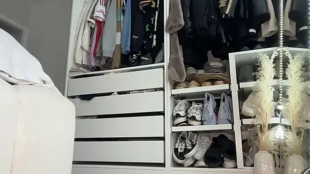 Snapshot of KayleeBella chatting on October 2025 01:34:02 PM KayleeBella online show from October 2025 01:34:02 PM