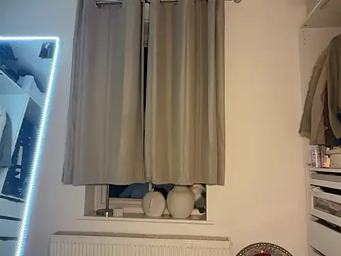 Snapshot of KayleeBella chatting on December 2025 09:25:02 PM KayleeBella online show from December 2025 09:25:02 PM