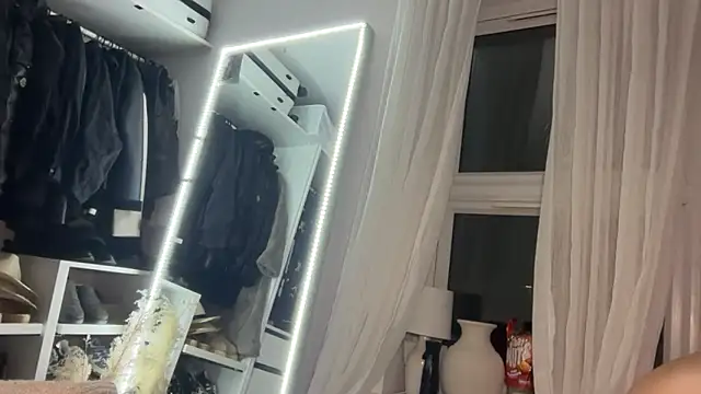 Snapshot of KayleeBella chatting on October 2025 06:53:01 PM KayleeBella online show from October 2025 06:53:01 PM