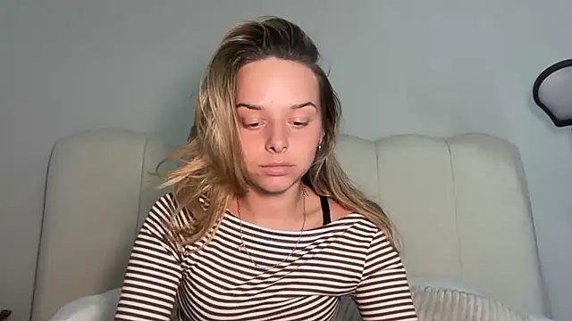 KayleeBella online show from April 2026 07:19:01 PM