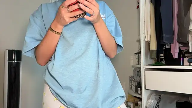 KayleeBella online show from April 2026 07:20:01 PM