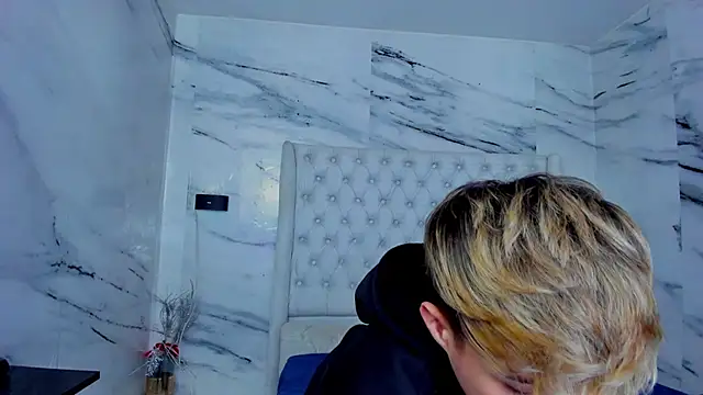 Ari and Storm online show from November 2025 01:06:02 PM