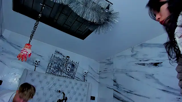 Ari and Storm online show from November 2025 04:08:01 AM