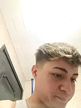 Ari and Storm online show from November 2025 02:40:02 PM