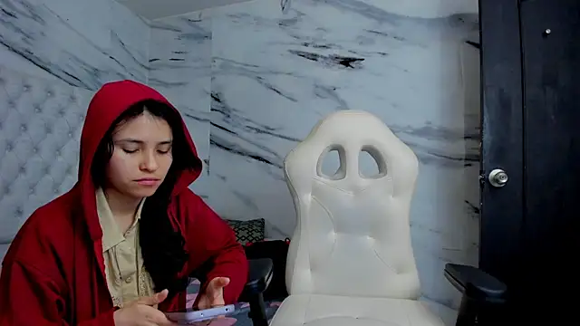 Ari and Storm online show from December 2025 02:00:02 PM