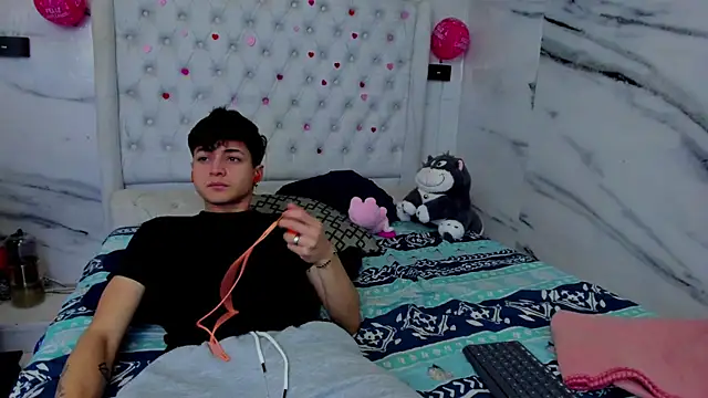 Ari and Storm online show from April 2026 02:13:02 PM