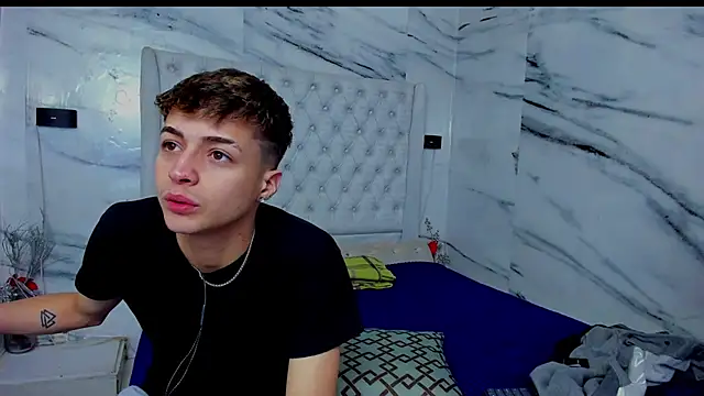 Ari and Storm online show from November 2025 01:33:02 PM