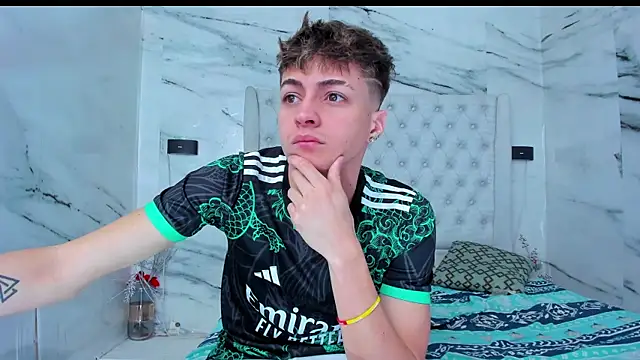 Ari and Storm online show from November 2025 01:10:02 PM