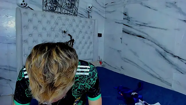 Ari and Storm online show from November 2025 12:15:01 AM