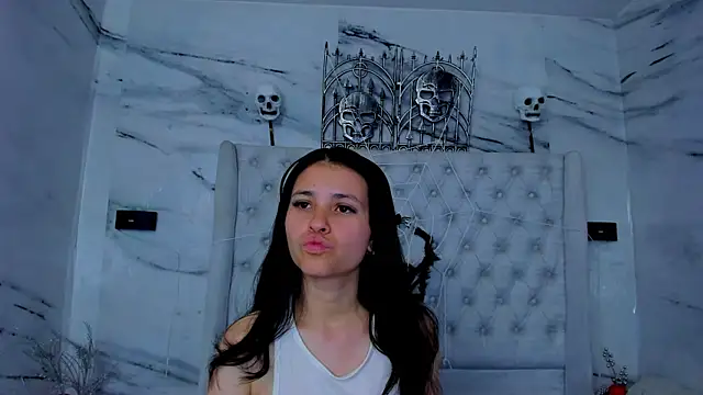 Ari and Storm online show from November 2025 01:38:02 PM