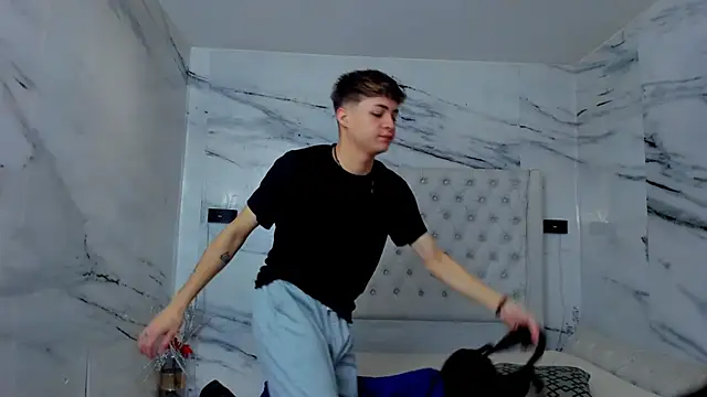 Ari and Storm online show from December 2025 01:58:02 PM