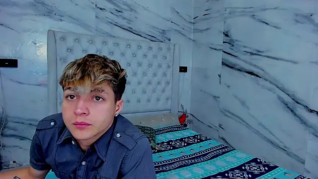 Ari and Storm online show from November 2025 01:15:02 PM