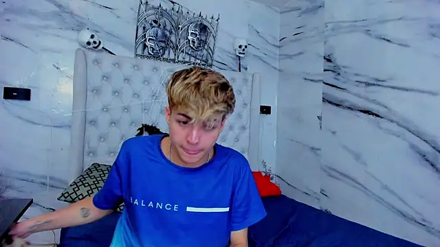 Ari and Storm online show from November 2025 03:15:01 PM