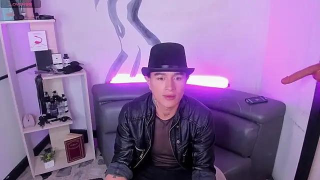 LiamDeep online show from November 2025 08:34:01 PM