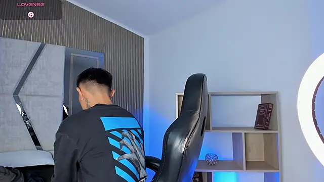 LiamDeep online show from February 2026 08:33:02 PM