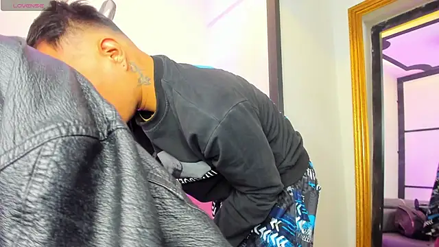 LiamDeep online show from November 2025 08:45:01 PM