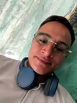 LiamDeep online show from December 2025 06:24:01 PM